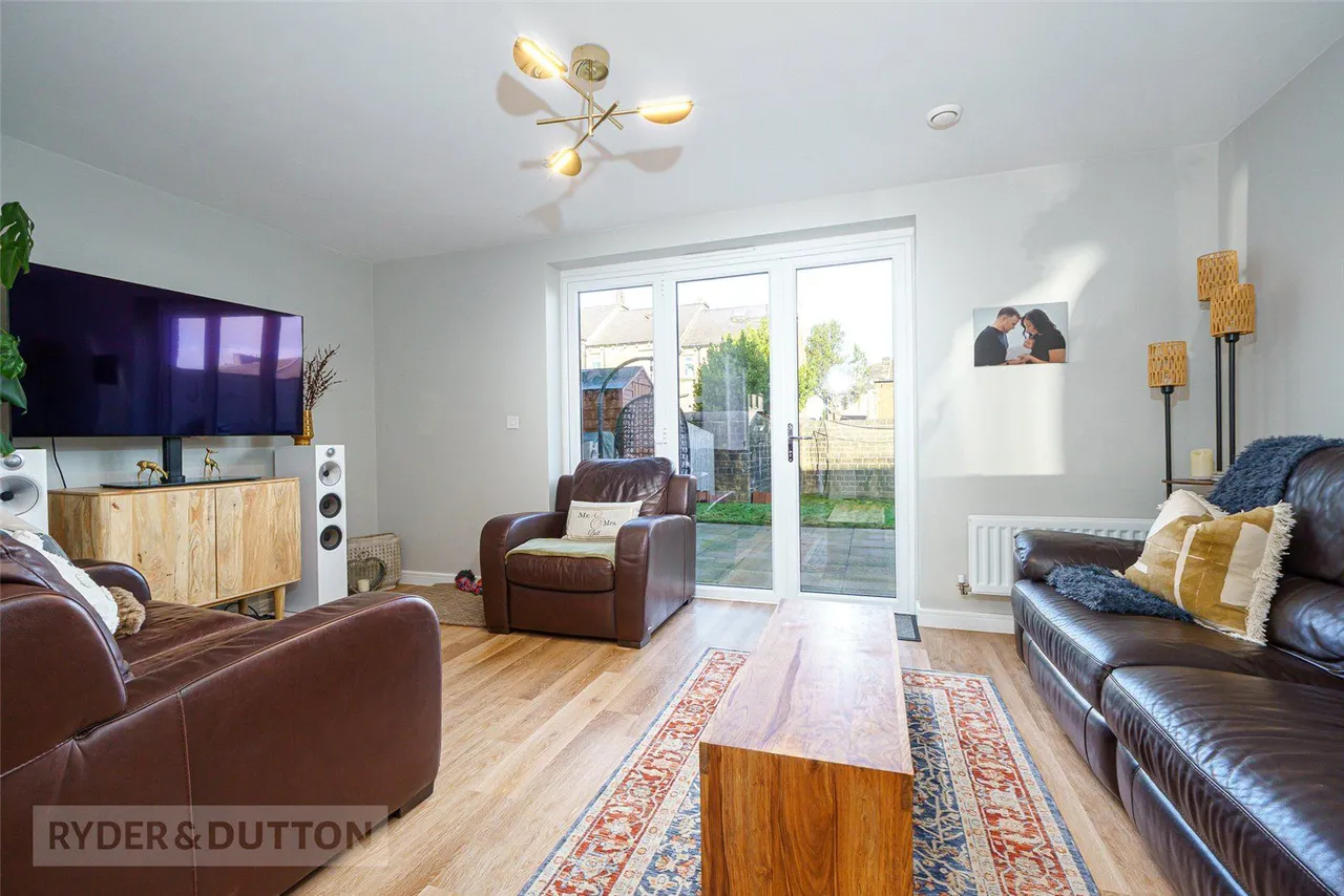 Turnstone Way, Crosland Moor, HD4, photo 5