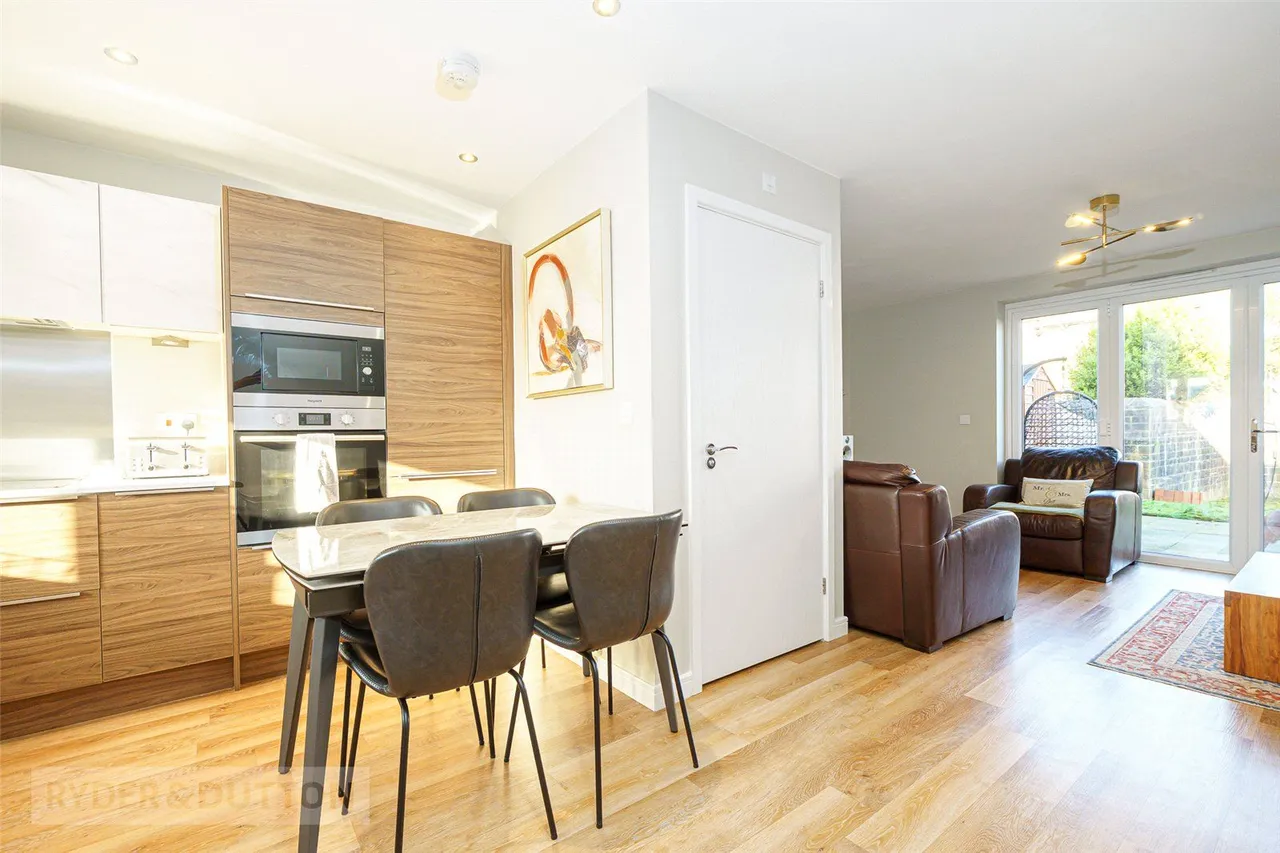 Turnstone Way, Crosland Moor, HD4, photo 3