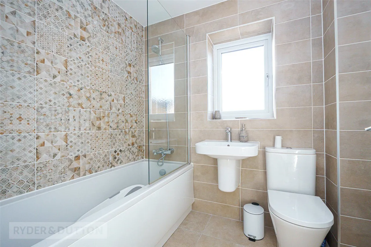 Turnstone Way, Crosland Moor, HD4, photo 12
