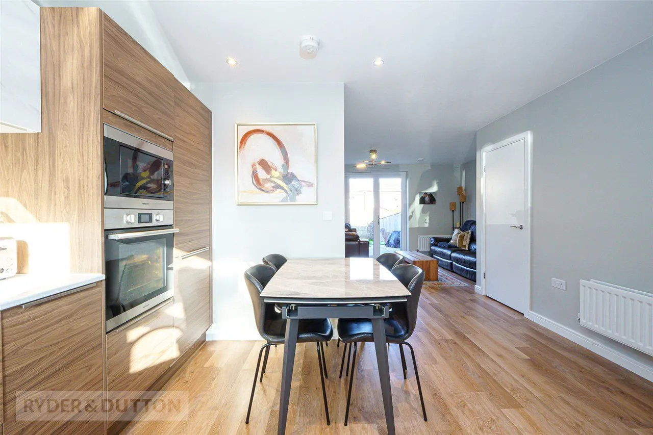 Turnstone Way, Crosland Moor, HD4, photo 4
