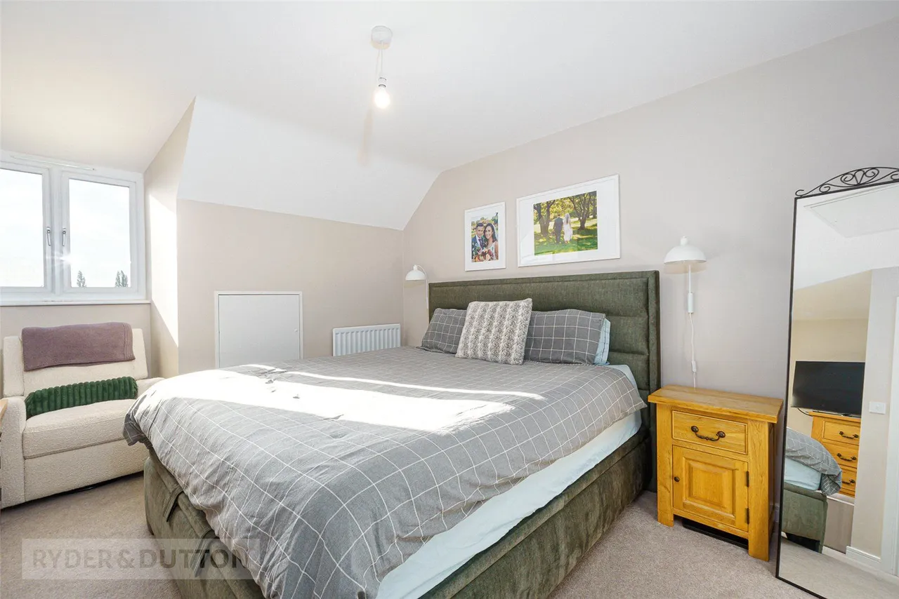Turnstone Way, Crosland Moor, HD4, photo 8