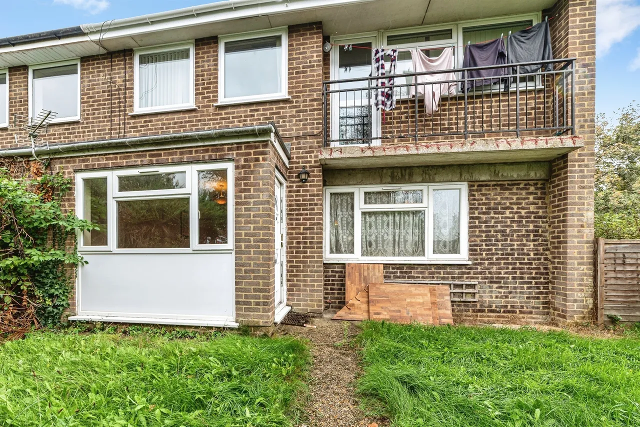 2 bed flat for sale, Borodin Close, Basingstoke, RG22