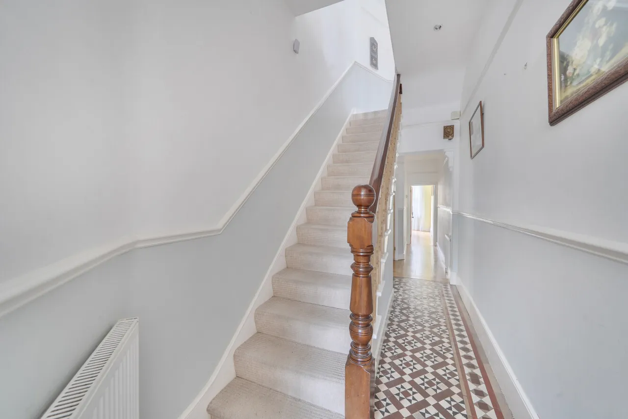 Nether Street, London, N12, photo 3