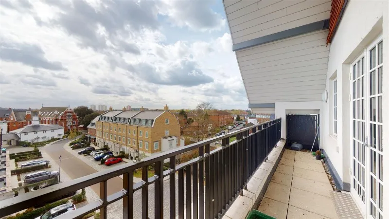 Egerton Drive, Isleworth, photo 19