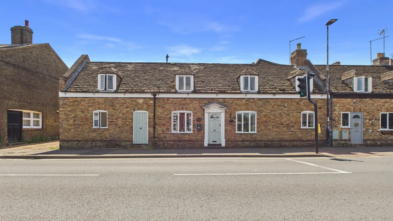 4 bed house for sale — Wisbech Road, THORNEY, Peterborough, PE6