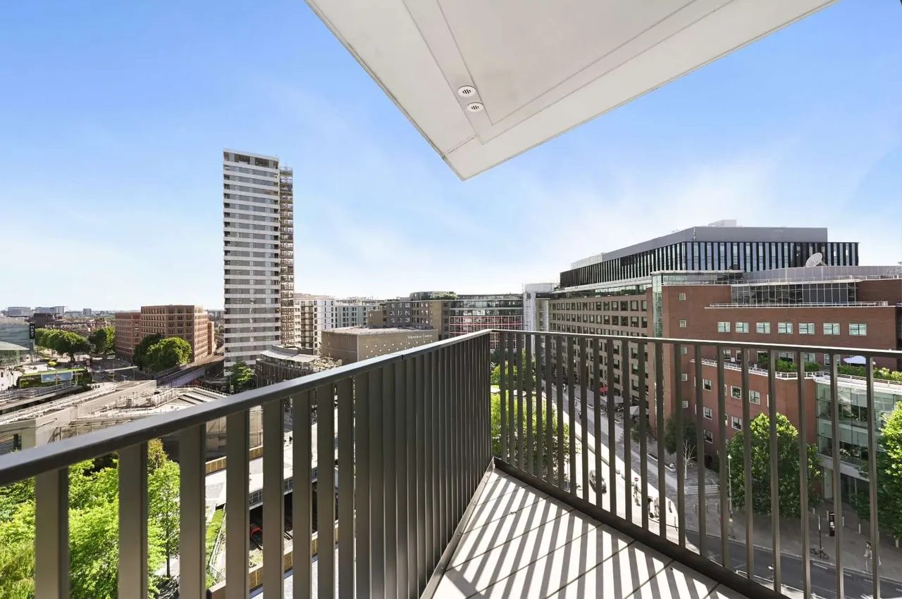 Fountain Park Way, London, W12, photo 12