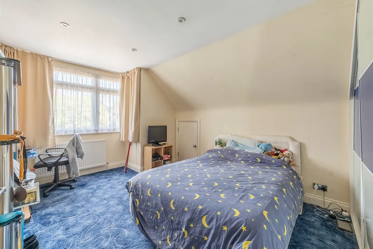 2 Hale Drive, London, photo 5