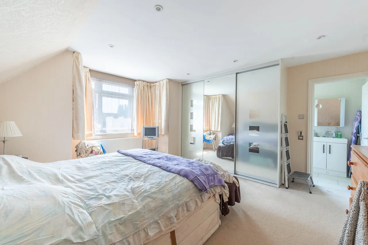 2 Hale Drive, London, photo 7