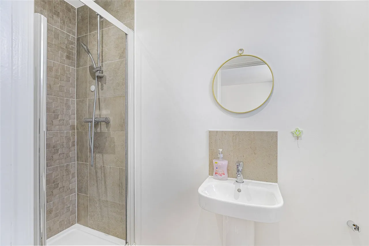 Castle Hill Drive, Ebbsfleet Valley, DA10, photo 6