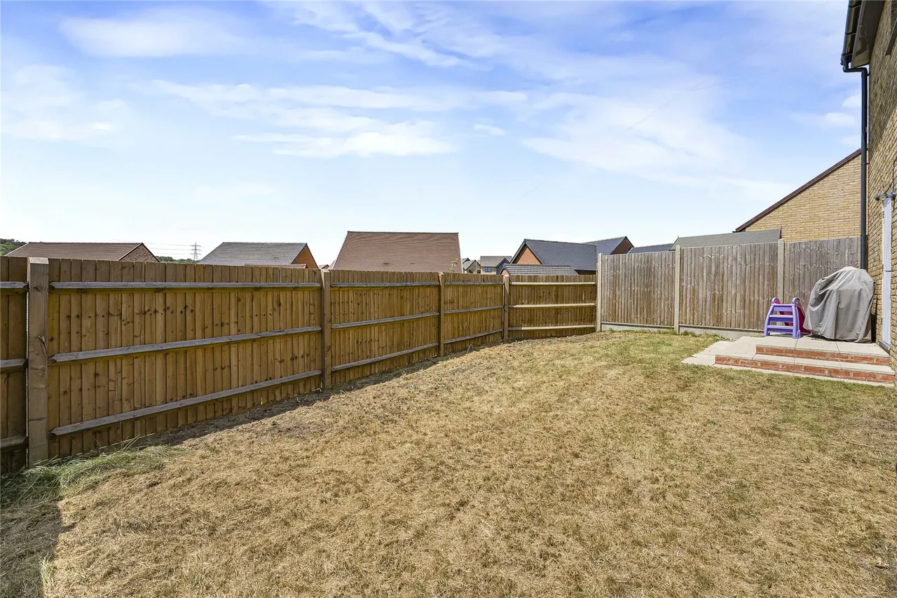 Castle Hill Drive, Ebbsfleet Valley, DA10, photo 11