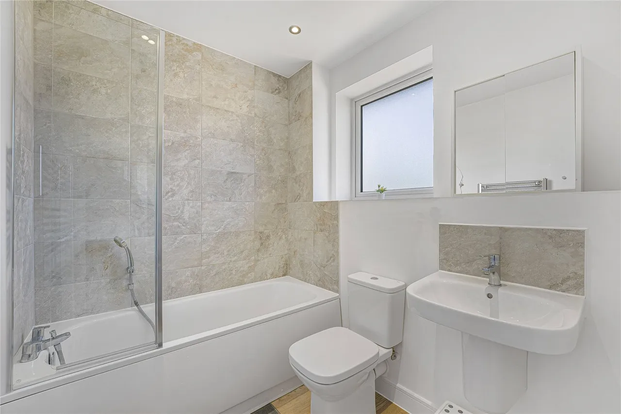 Castle Hill Drive, Ebbsfleet Valley, DA10, photo 10