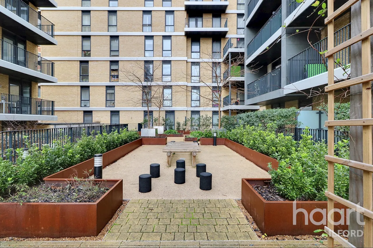Roden Street, Ilford, IG1, photo 2