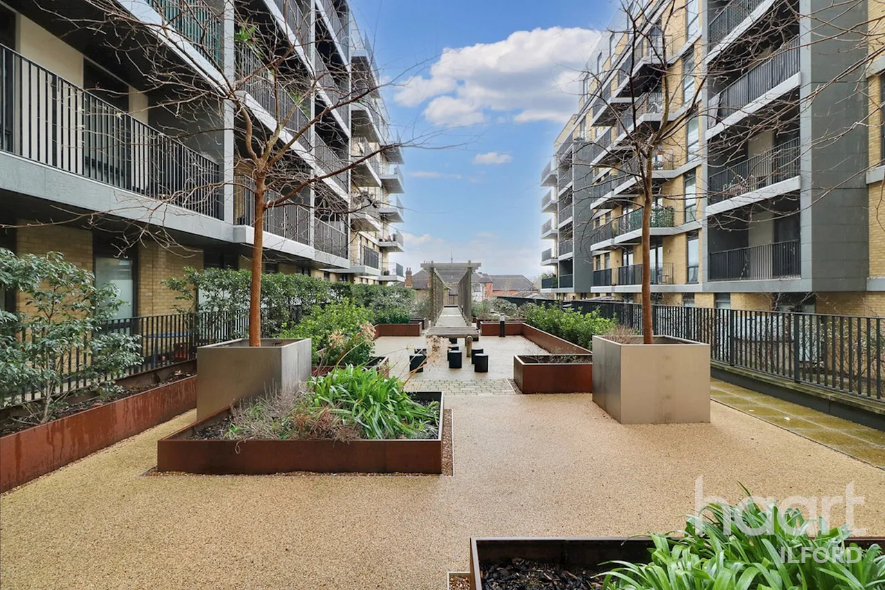 1 bed flat for sale, Roden Street, Ilford, IG1