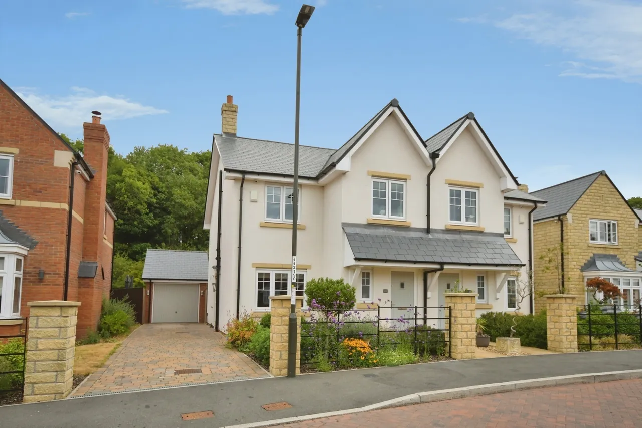 4 bed house for sale — Settlement Drive, Clowne, Chesterfield, Derbyshire, S43