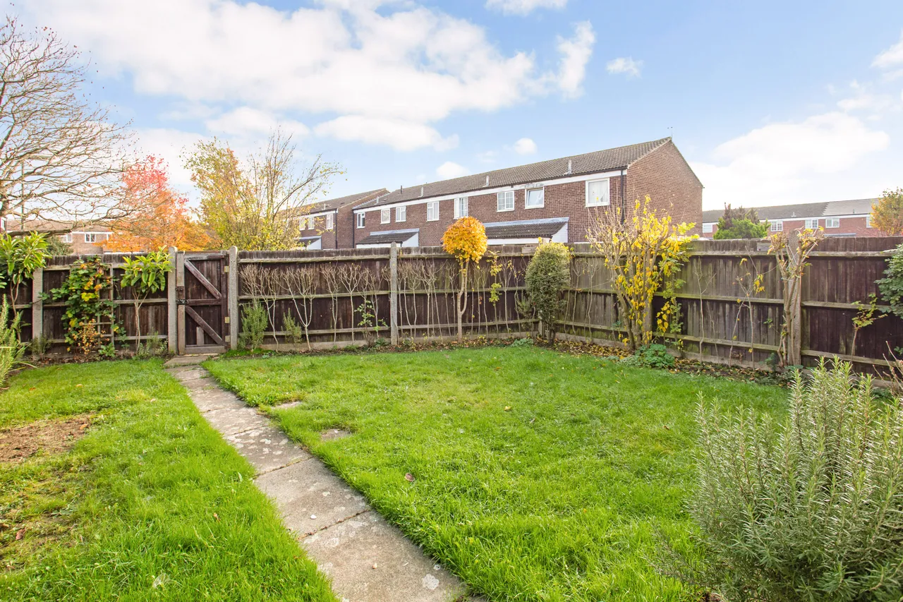 1 bed flat to rent — Molesworth Road, Cobham, Surrey, KT11