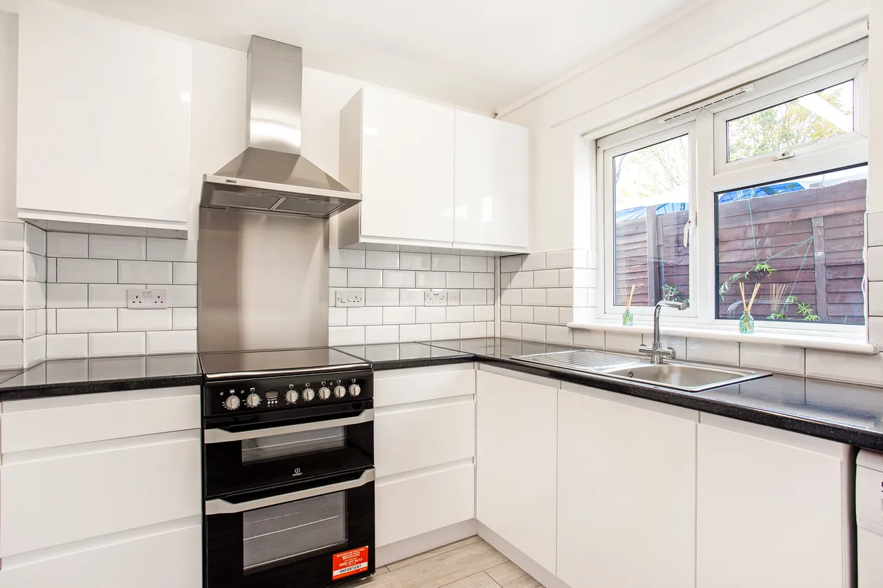Molesworth Road, Cobham, Surrey, KT11, photo 2
