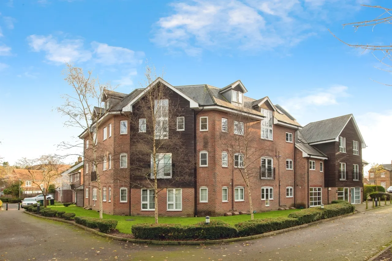 2 bed flat for sale, Wharf Way, Hunton Bridge, WD4