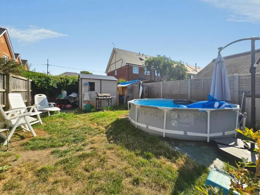 Avenue Road, Freshwater, PO40, photo 10