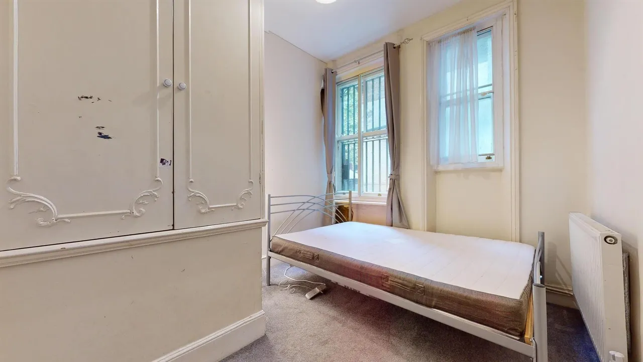 Earls Court Road, Earls Court, SW5, photo 8