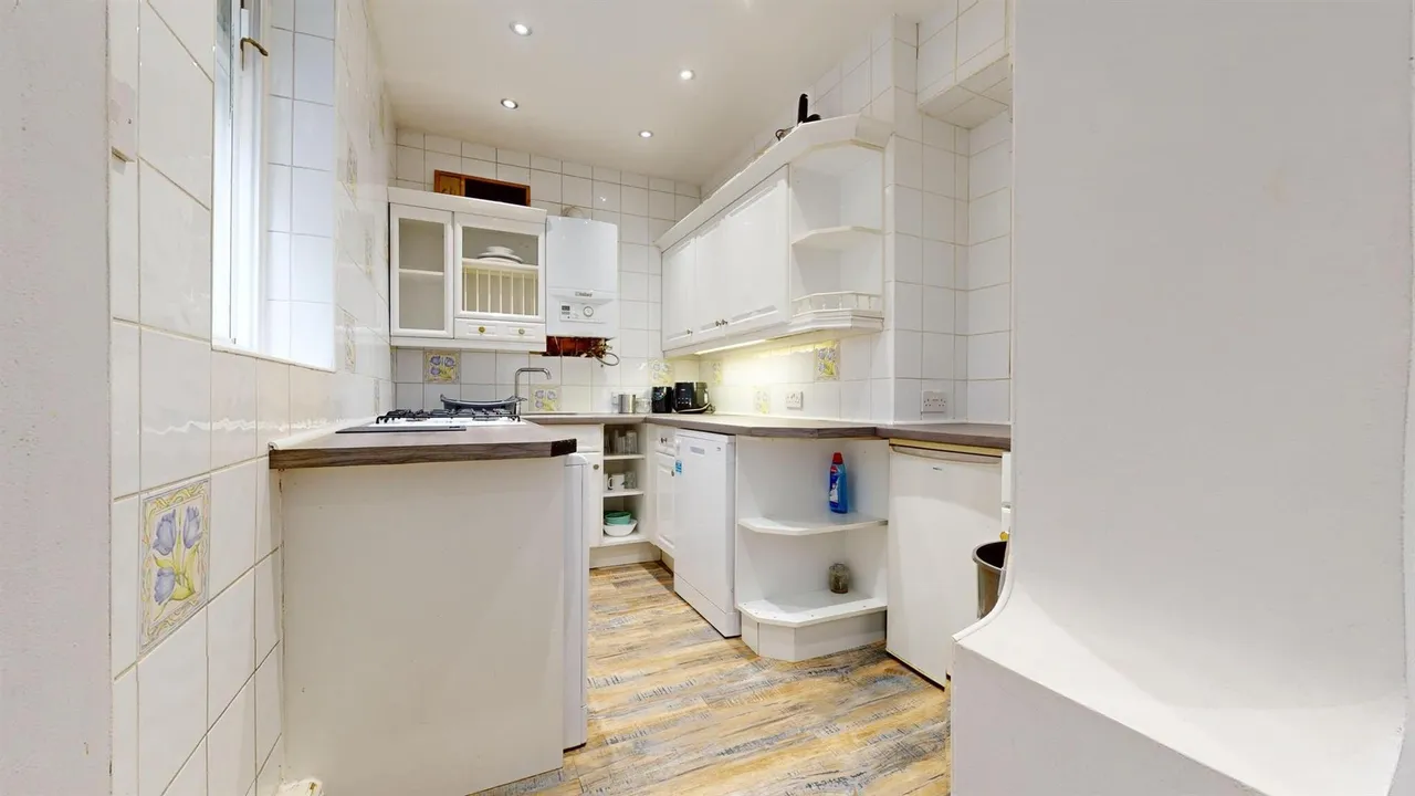 Earls Court Road, Earls Court, SW5, photo 3