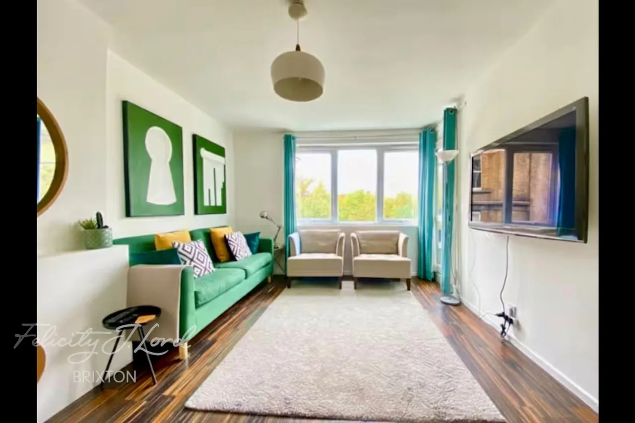 3 bed flat for sale, Atwater Close, London