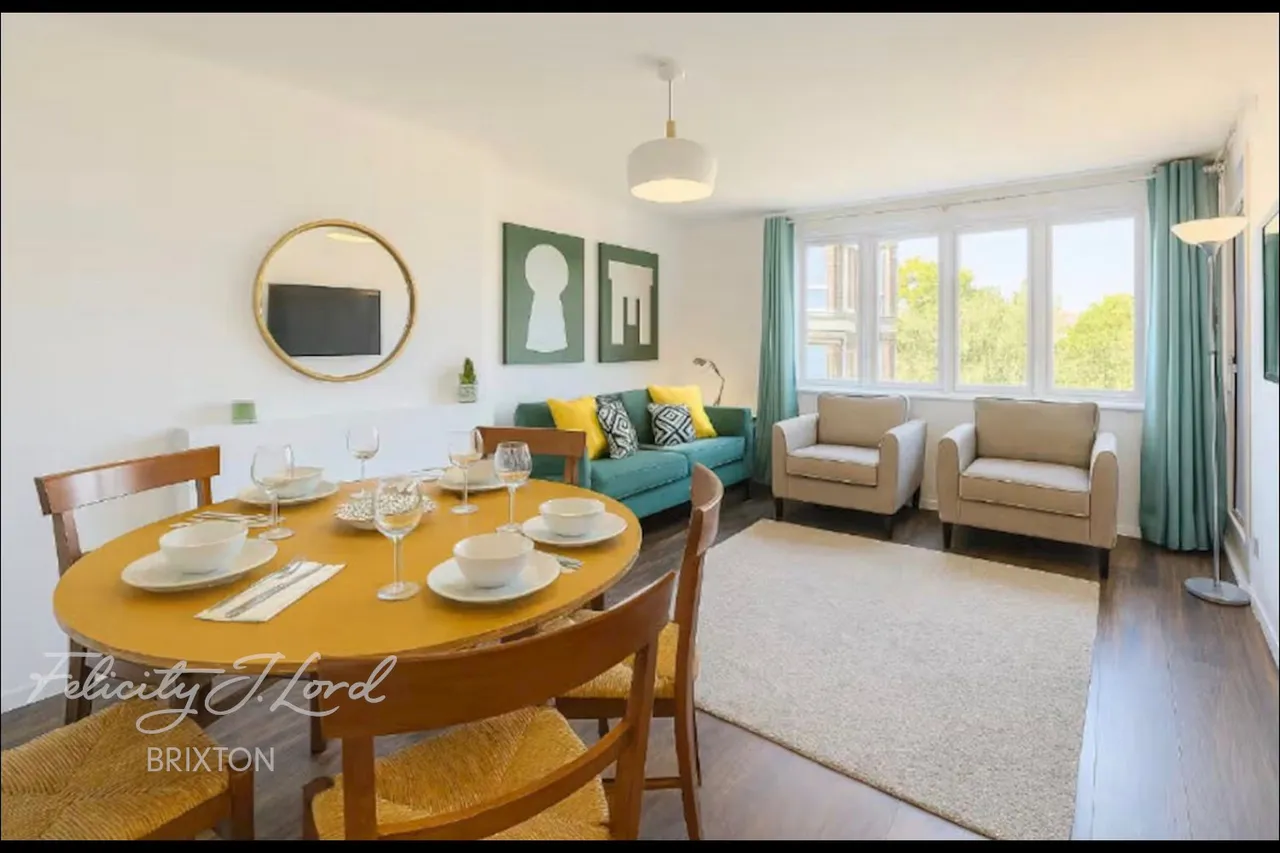 Atwater Close, London, photo 5