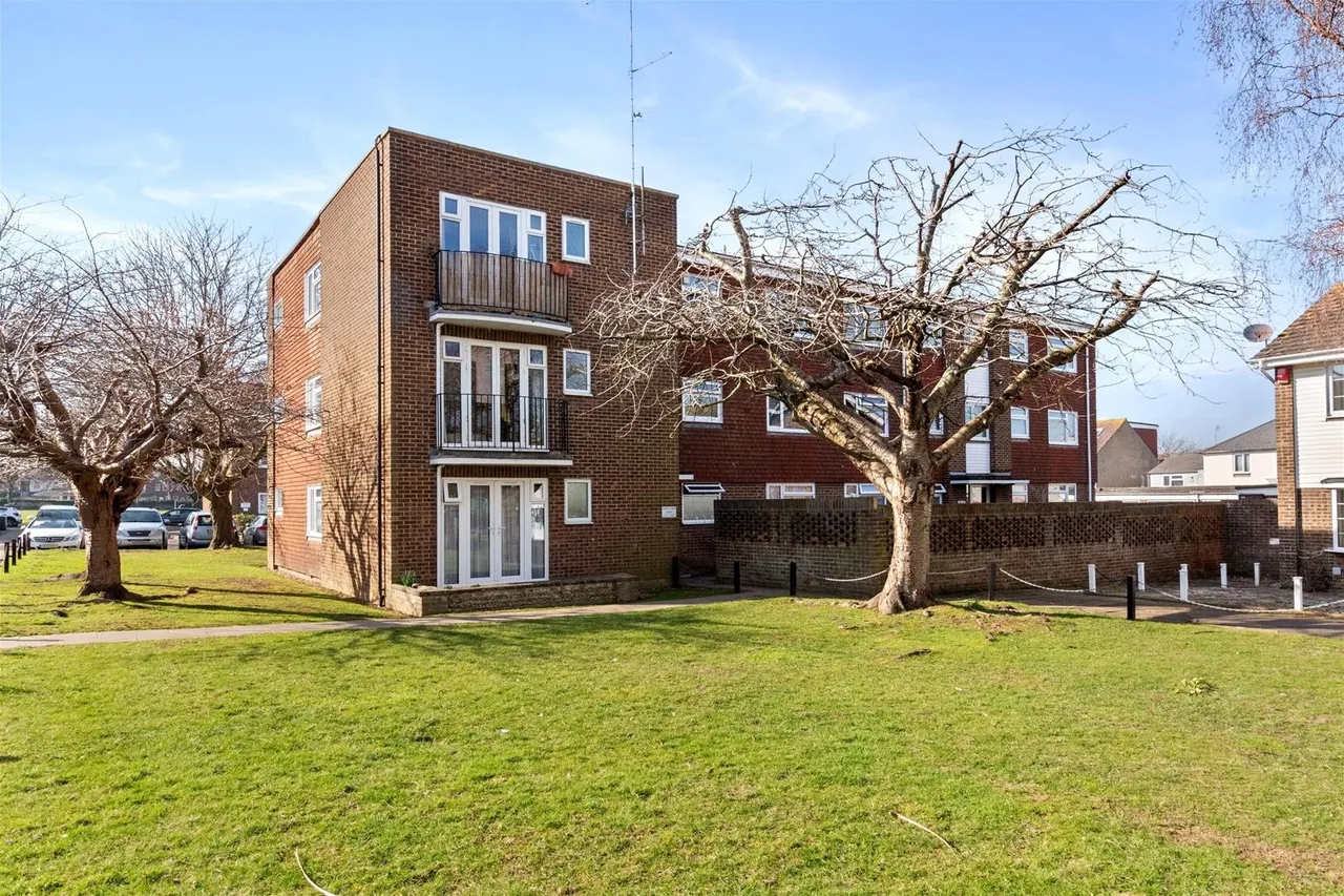 2 bed flat for sale — Victoria Park Gardens, Worthing