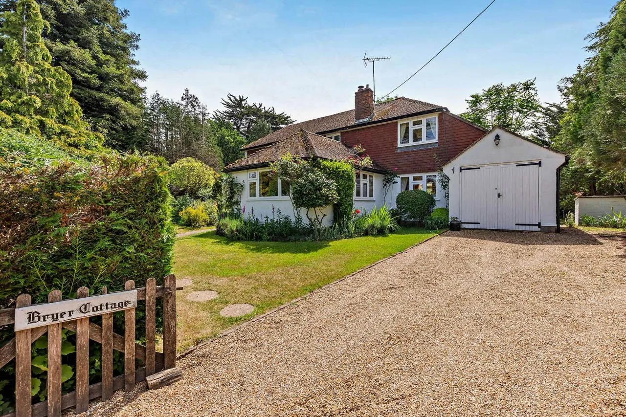Hall Place, Cranleigh, GU6, photo 18