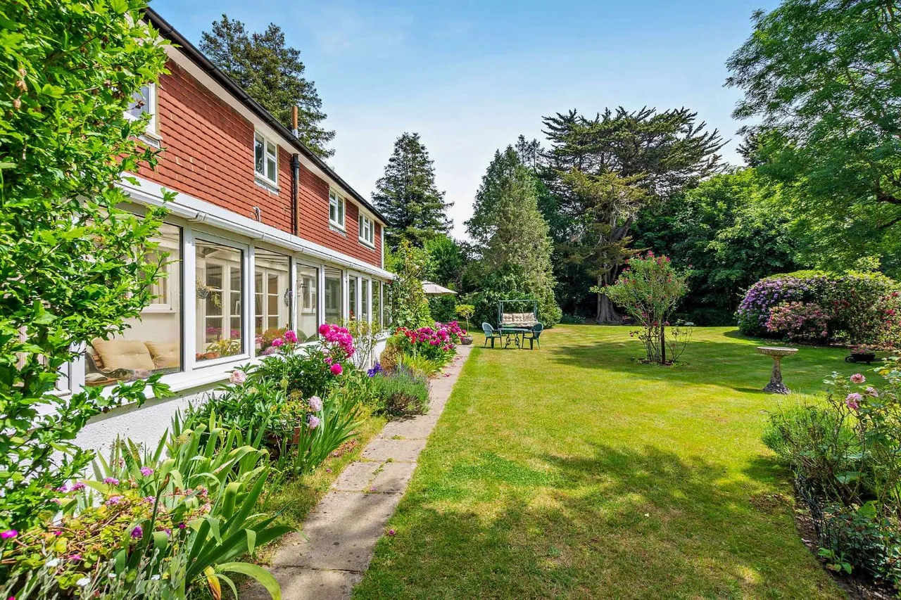 Hall Place, Cranleigh, GU6, photo 12
