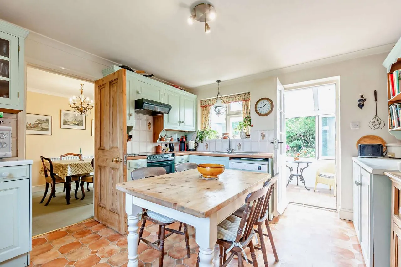 Hall Place, Cranleigh, GU6, photo 10