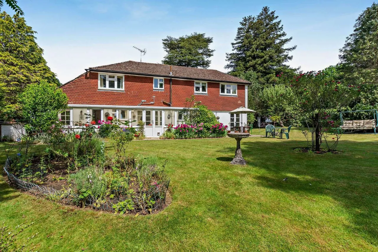Hall Place, Cranleigh, GU6, photo 14