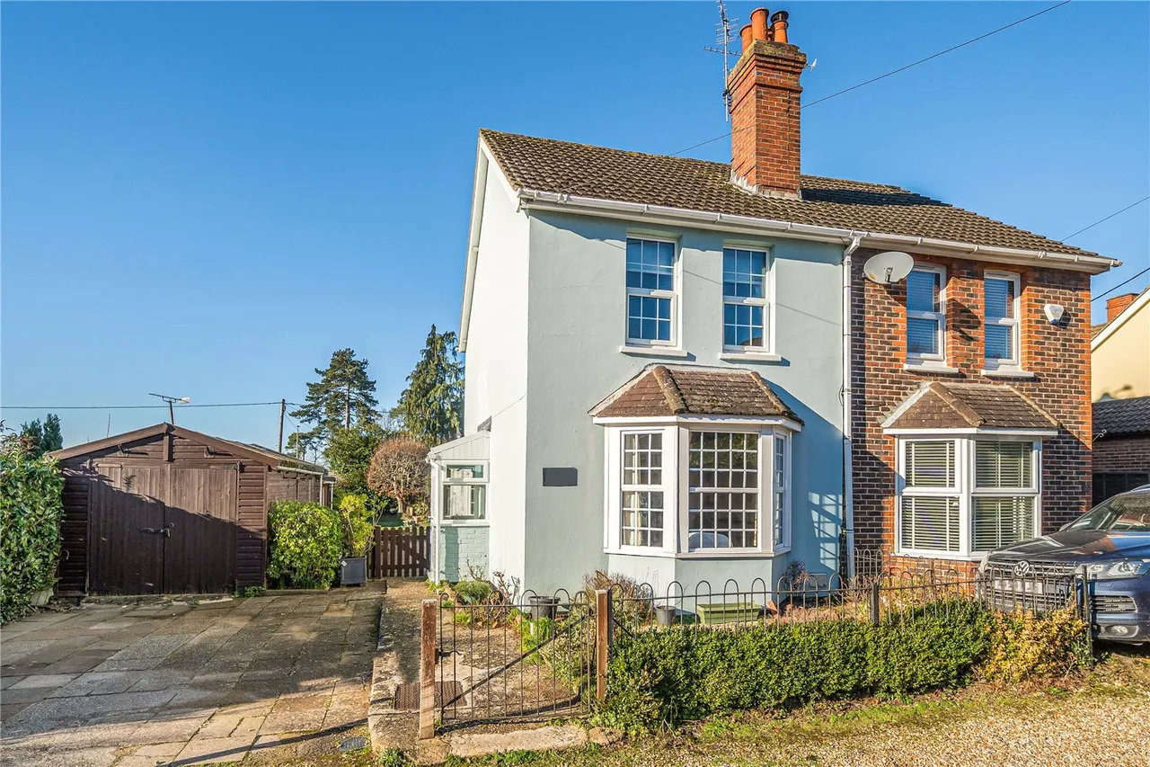 3 bed house for sale, Mayflower Road, Whitehill, GU35