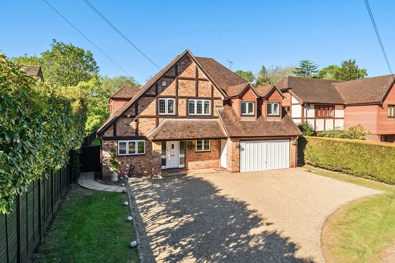 5 bed house for sale — Fulmer Drive, Gerrards Cross, SL9