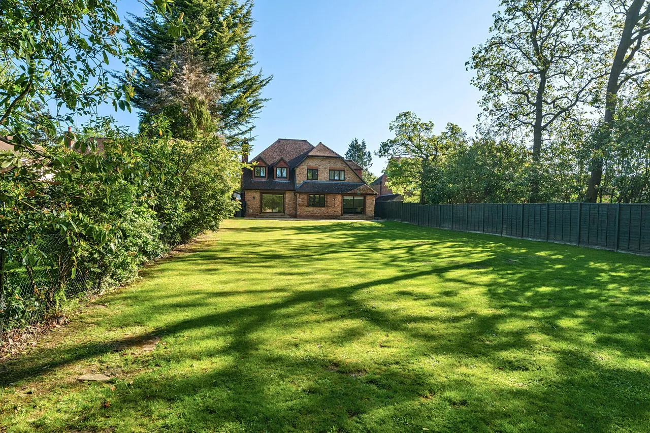 Fulmer Drive, Gerrards Cross, SL9, photo 2