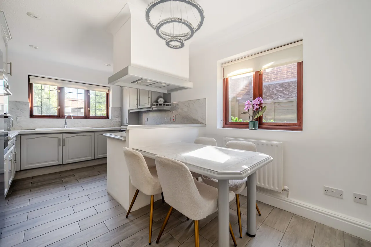 Fulmer Drive, Gerrards Cross, SL9, photo 5