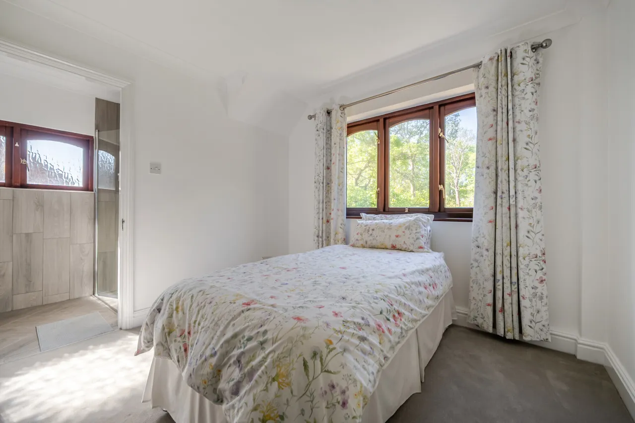 Fulmer Drive, Gerrards Cross, SL9, photo 8