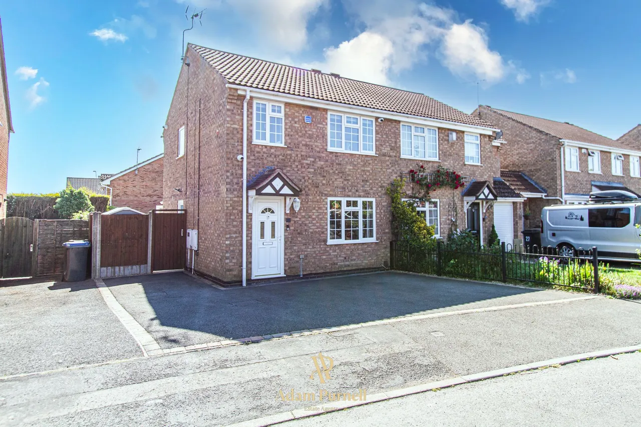 3 bed 3-bedroom property for sale, Newquay Close, Hinckley, LE10