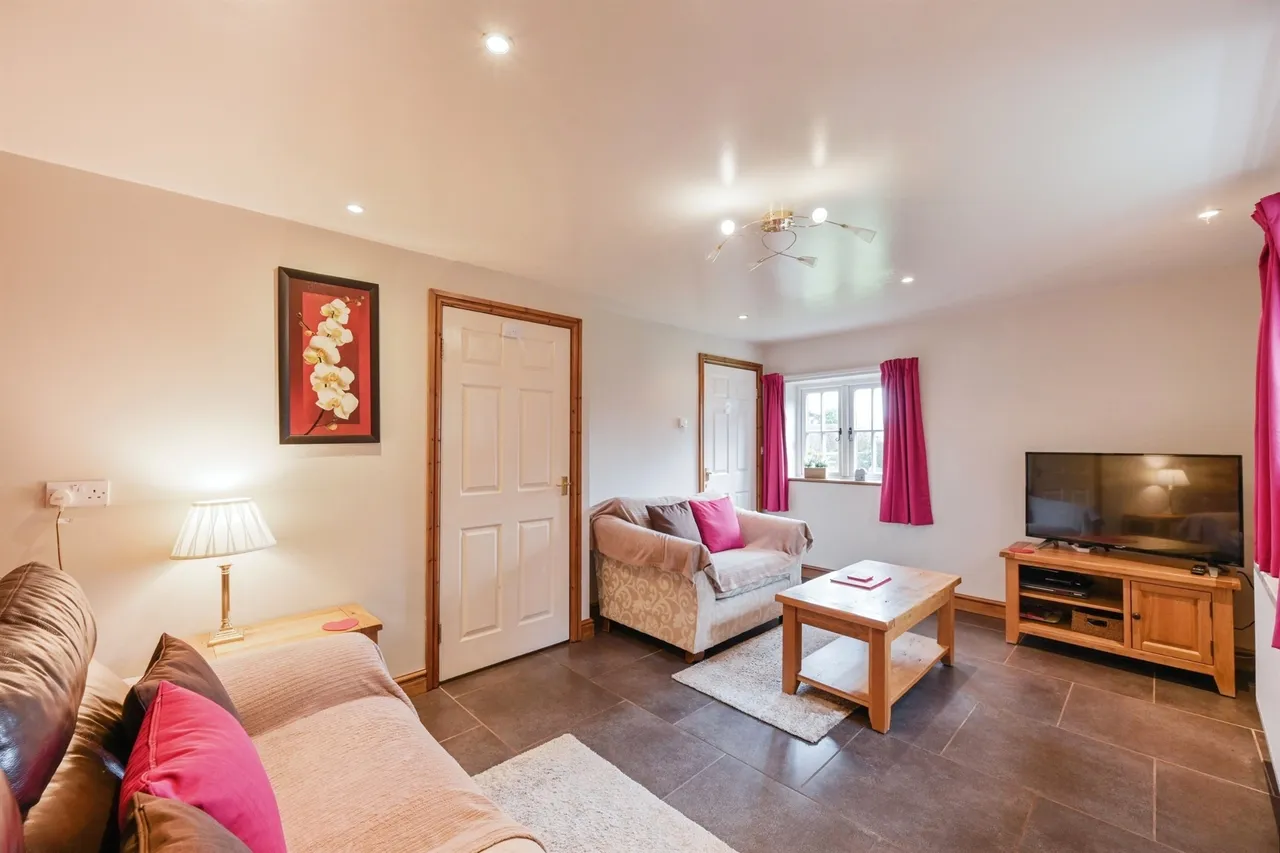 Lapwing Cottage, Leigh, ST10, photo 6