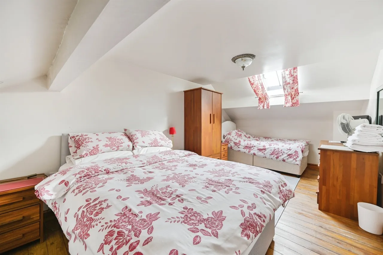 Lapwing Cottage, Leigh, ST10, photo 13