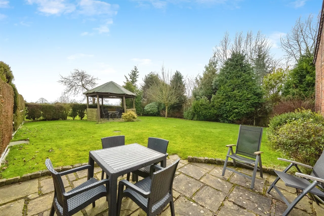 Lapwing Cottage, Leigh, ST10, photo 2