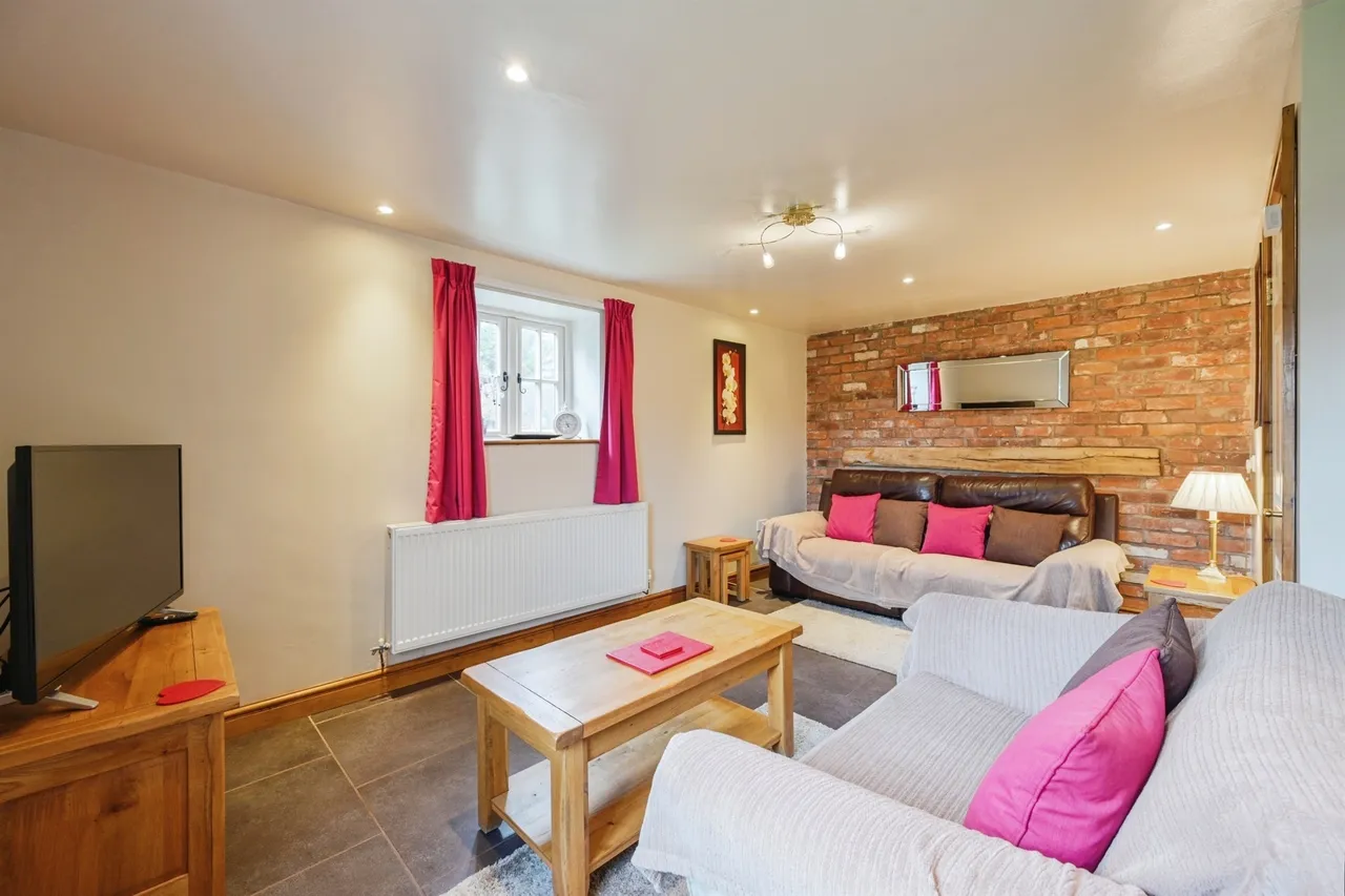 Lapwing Cottage, Leigh, ST10, photo 5