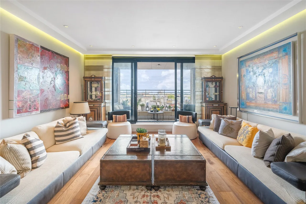 2 bed flat to rent, Cromwell Road, London, SW7