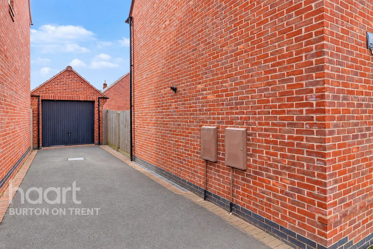 Galloway Road, Burton-On-Trent, DE15, photo 2