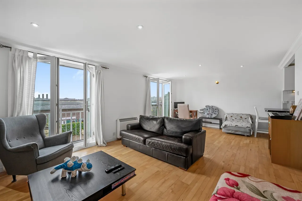 2 bed flat for sale, Millennium Drive, London, E14