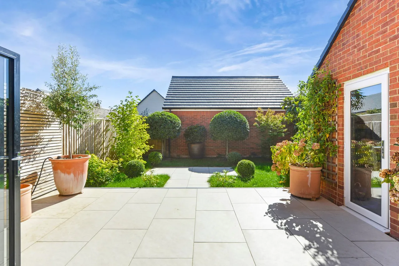 Exbury Crescent, Cranleigh, GU6, photo 18