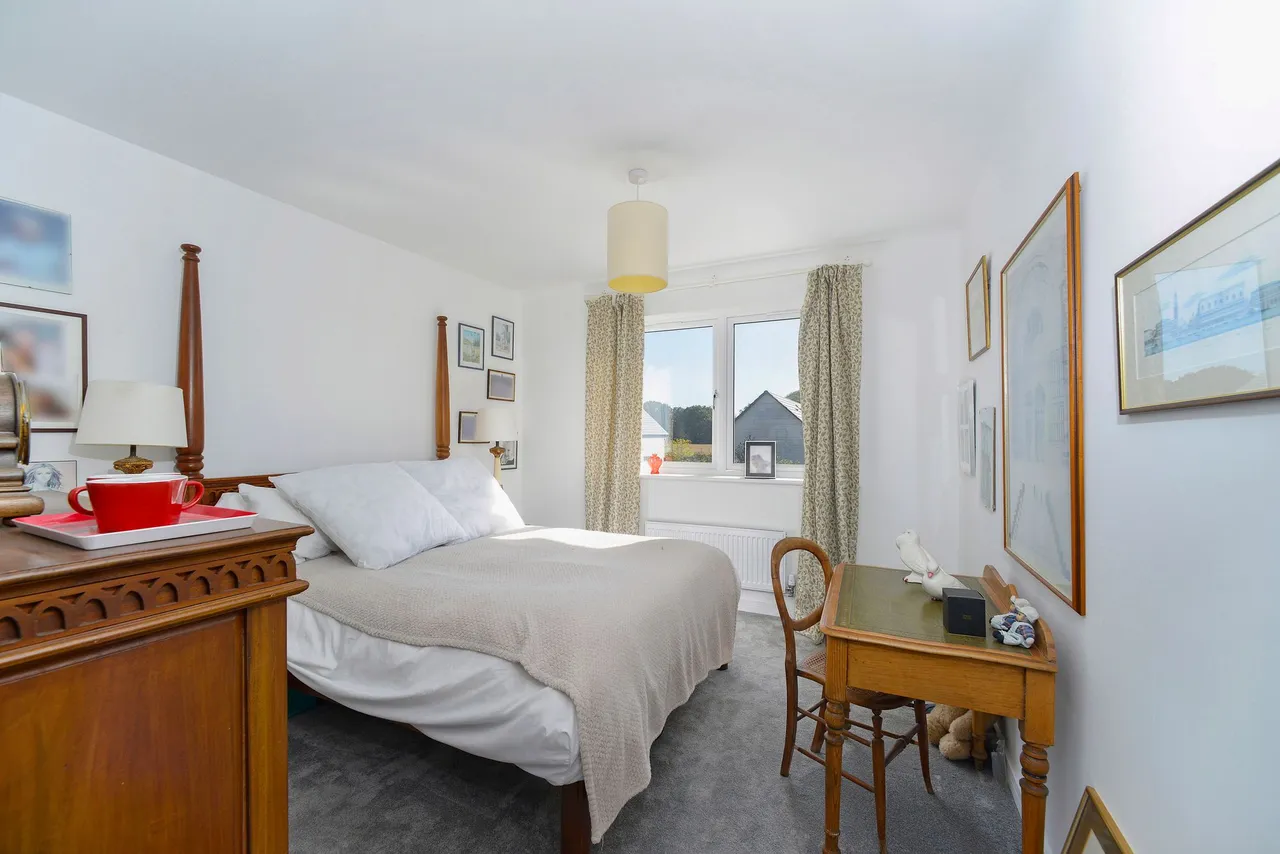 Exbury Crescent, Cranleigh, GU6, photo 11