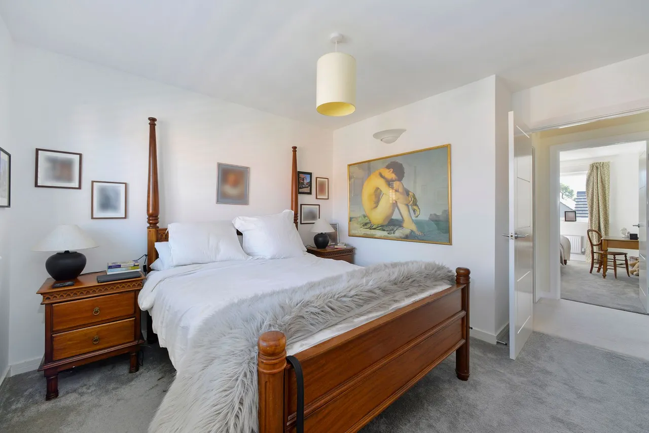 Exbury Crescent, Cranleigh, GU6, photo 9