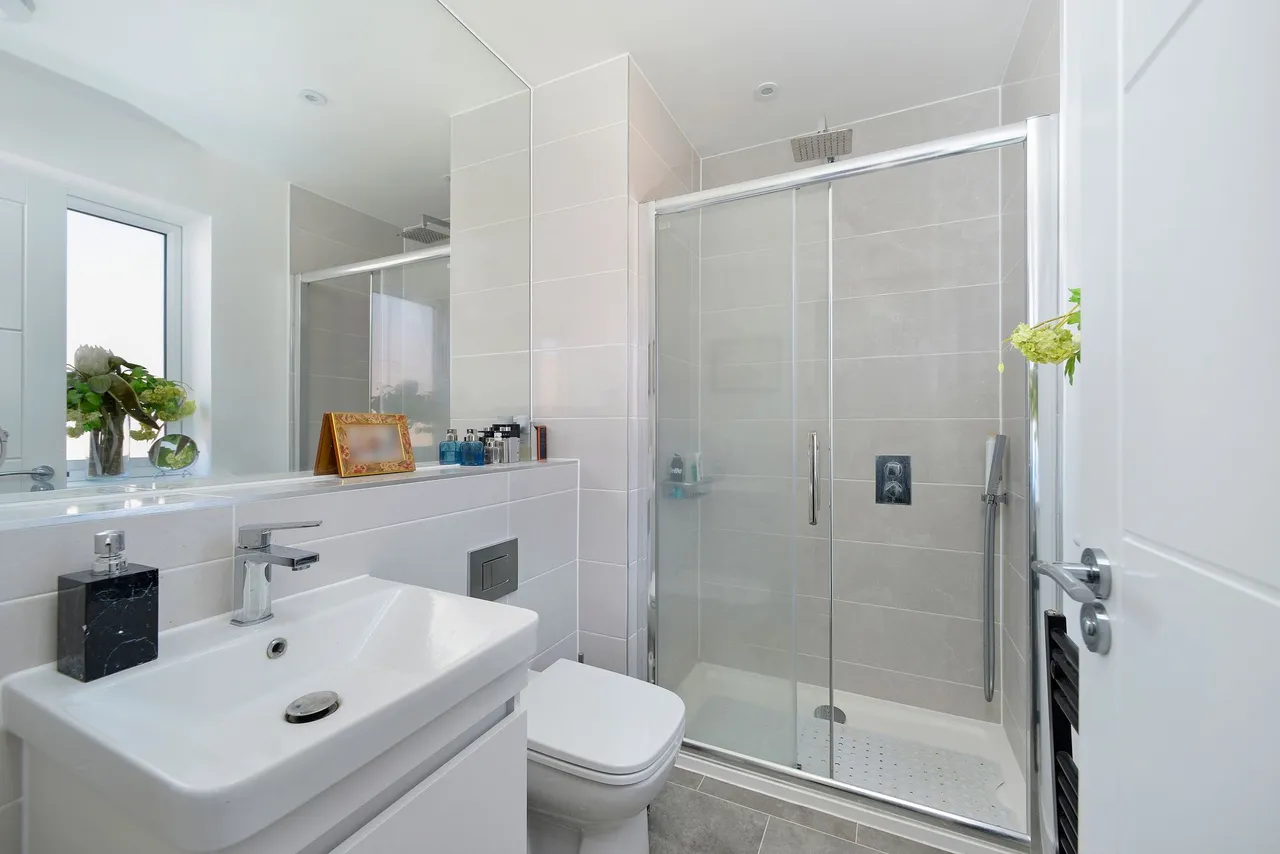 Exbury Crescent, Cranleigh, GU6, photo 10