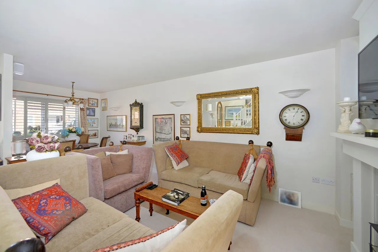 Exbury Crescent, Cranleigh, GU6, photo 6