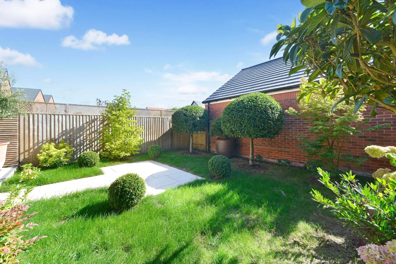 Exbury Crescent, Cranleigh, GU6, photo 16